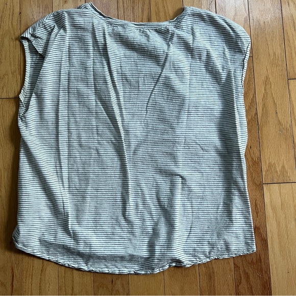 Boden women’s tee size L - Picture 3 of 3